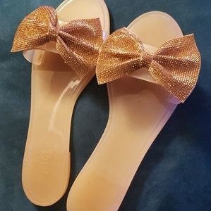 Gorgeous Creme Colored Jelly Slides w/Glitter Bow